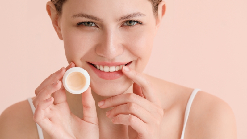 Cách chọn son dưỡng môi phù hợp