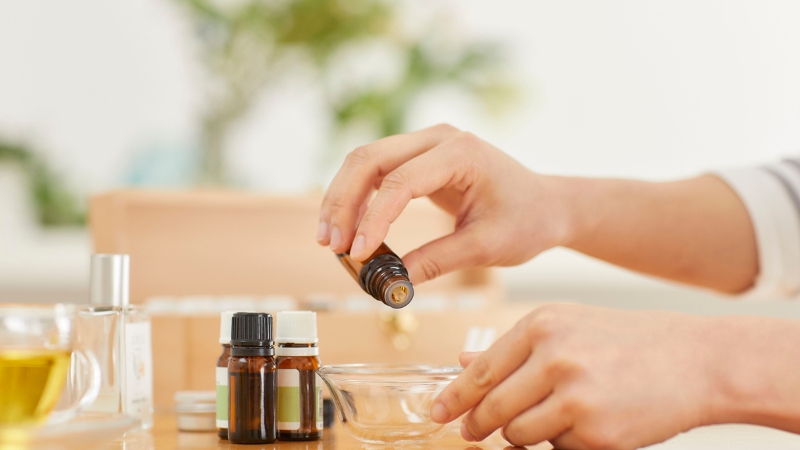 Có nên trộn kem nền với serum hay không? Cách <a href=
