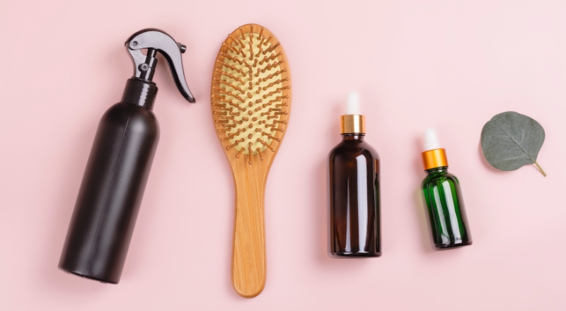 Nên dùng xịt dưỡng tóc hay dầu dưỡng tóc để nuôi tóc khỏe đẹp?
