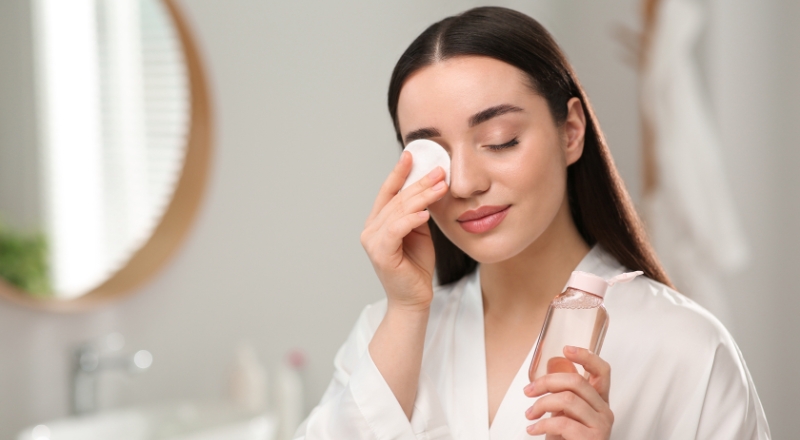 Buổi sáng có cần tẩy trang không? Lưu ý khi tẩy trang giúp da đẹp rạng ngời