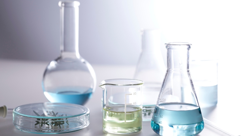 Phenoxyethanol (and) Ethylhexylglycerin có phổ kháng khuẩn rộng