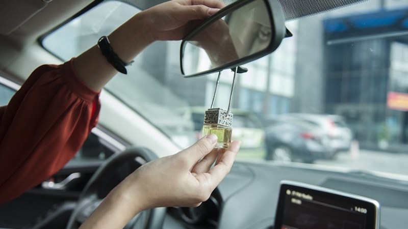 Tinh dầu treo xe ô tô là gì?