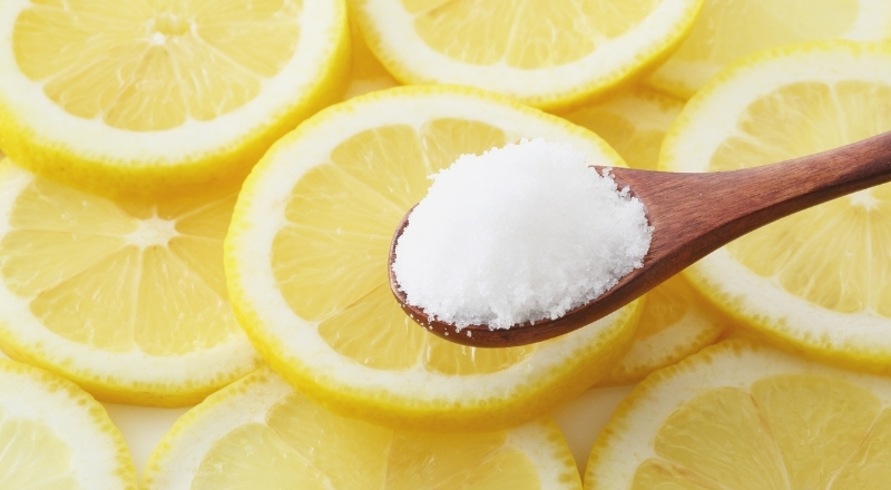 Chanh giúp cân bằng pH và làm sạch da đầu, hỗ trợ giảm gàu hiệu quả