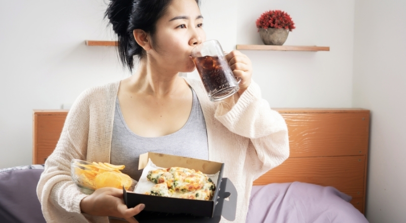 Thói quen sinh hoạt kém làm cellulite trở nên dù không gây trực tiếp