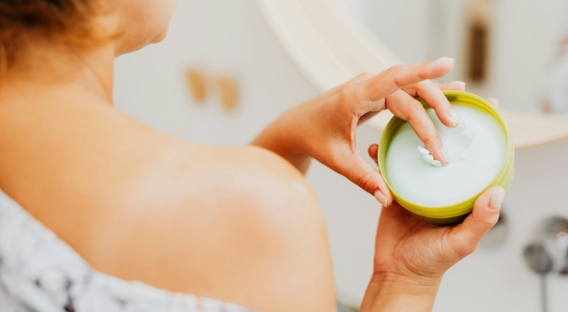 Hoạt chất làm trắng da tác động có kiểm soát lên melanin để cải thiện màu da an toàn